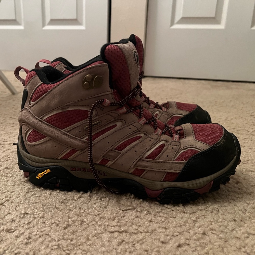 Merrel Moab 3 Mid Waterproof Hiking Boot Size 10 Pink